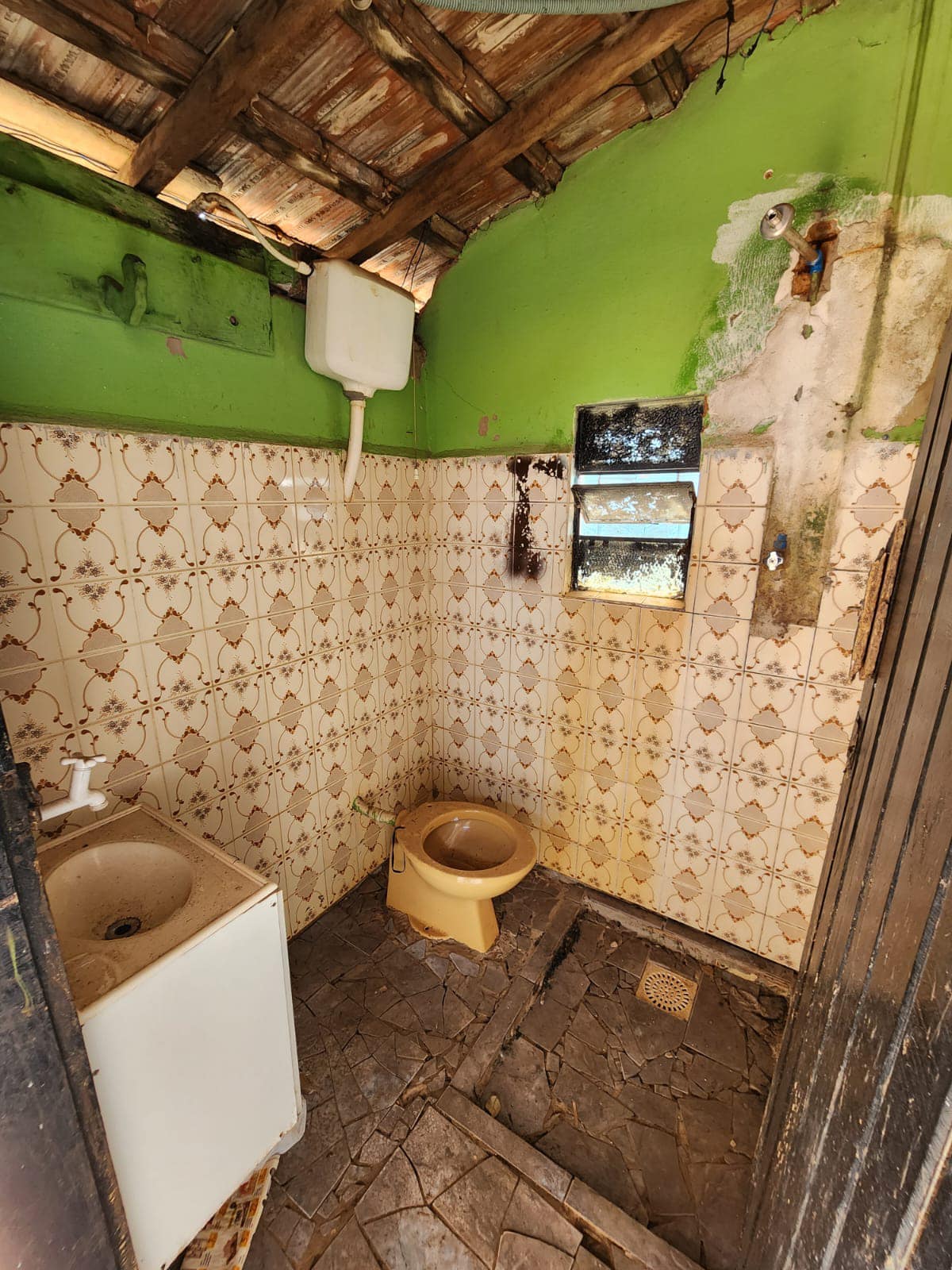 Duas Casas Rua Das Graças, n 31- Vila Santa Terezinha