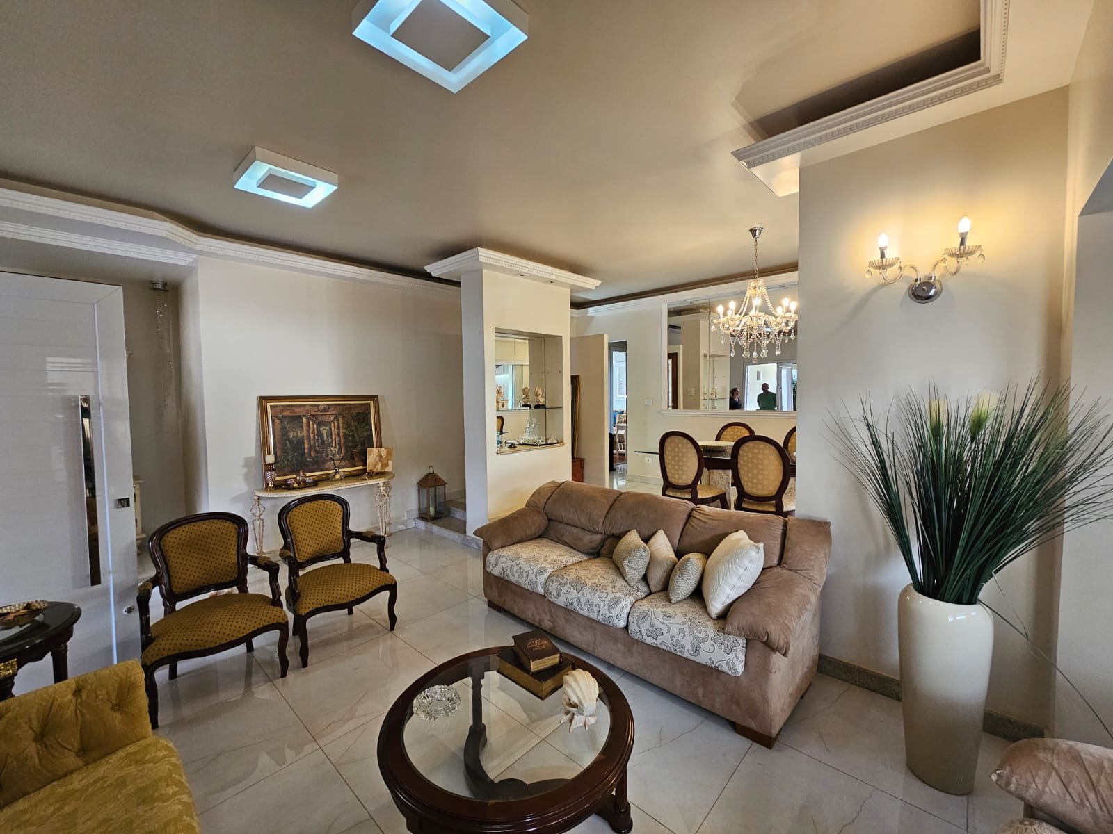 EXCELENTE CASA RESIDENCIAL COM COMÉRCIO - ÓTIMA LOCALIZAÇÃO - CENTRO