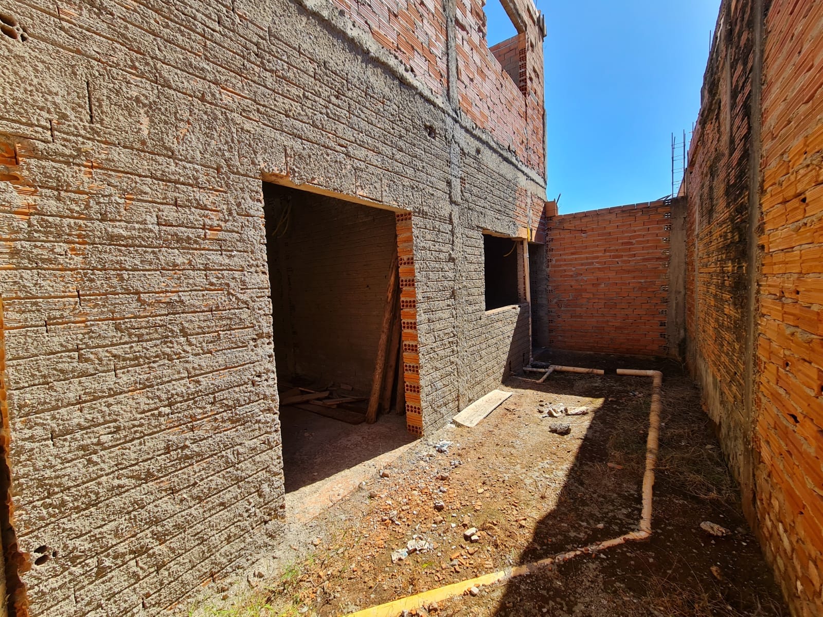 SOBRADO em Construção, na Rua Rio De Janeiro, n 105- Parque Varotti