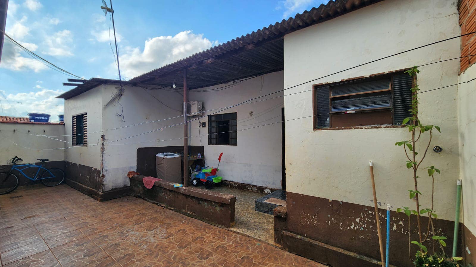 Duas Casas Rua Diamantino Mendes Ramos, n 160- Conjunto Habitacional Etore Marquezelli