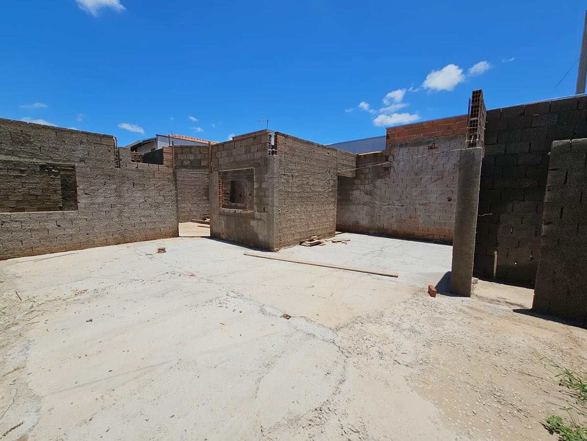 DUAS CASAS RESIDENCIAL UMA EM CONSTRUÇÃO, Rua São Paulo n 415- Parque Varotti