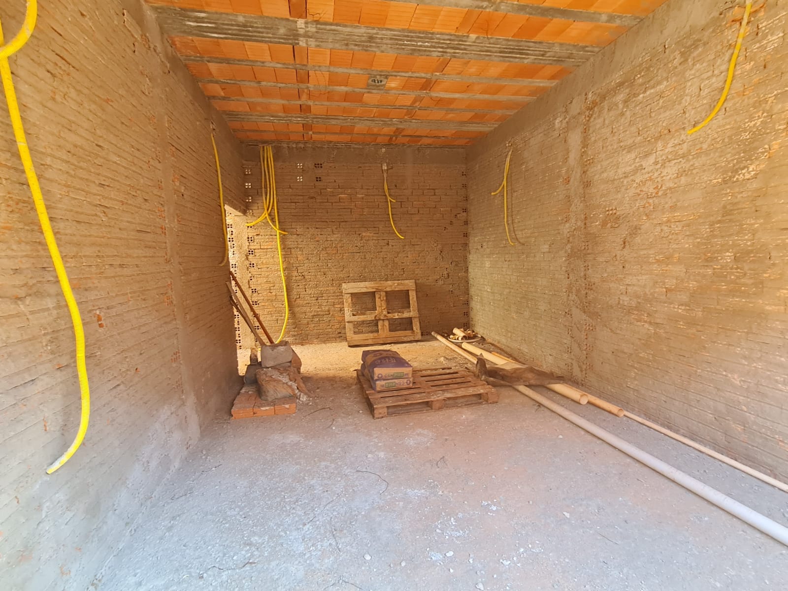 SOBRADO em Construção, na Rua Rio De Janeiro, n 105- Parque Varotti