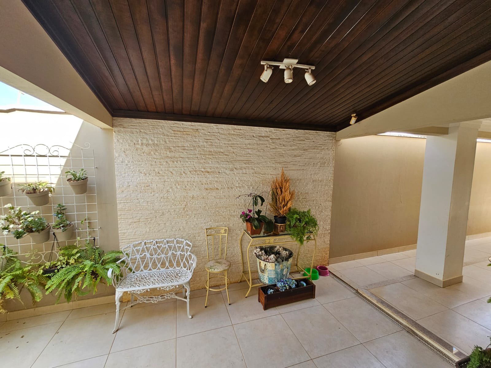 EXCELENTE CASA RESIDENCIAL COM COMÉRCIO - ÓTIMA LOCALIZAÇÃO - CENTRO