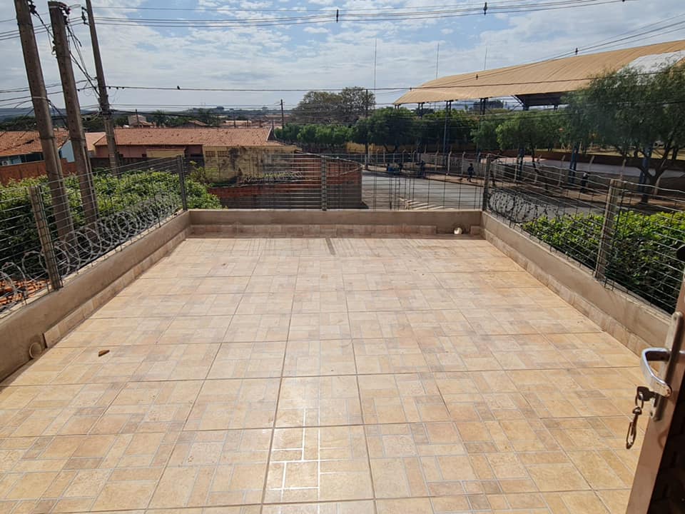 SOBRADO, na Rua Ernesto Bussaglia, n 15- Jardim Pedro Ometto