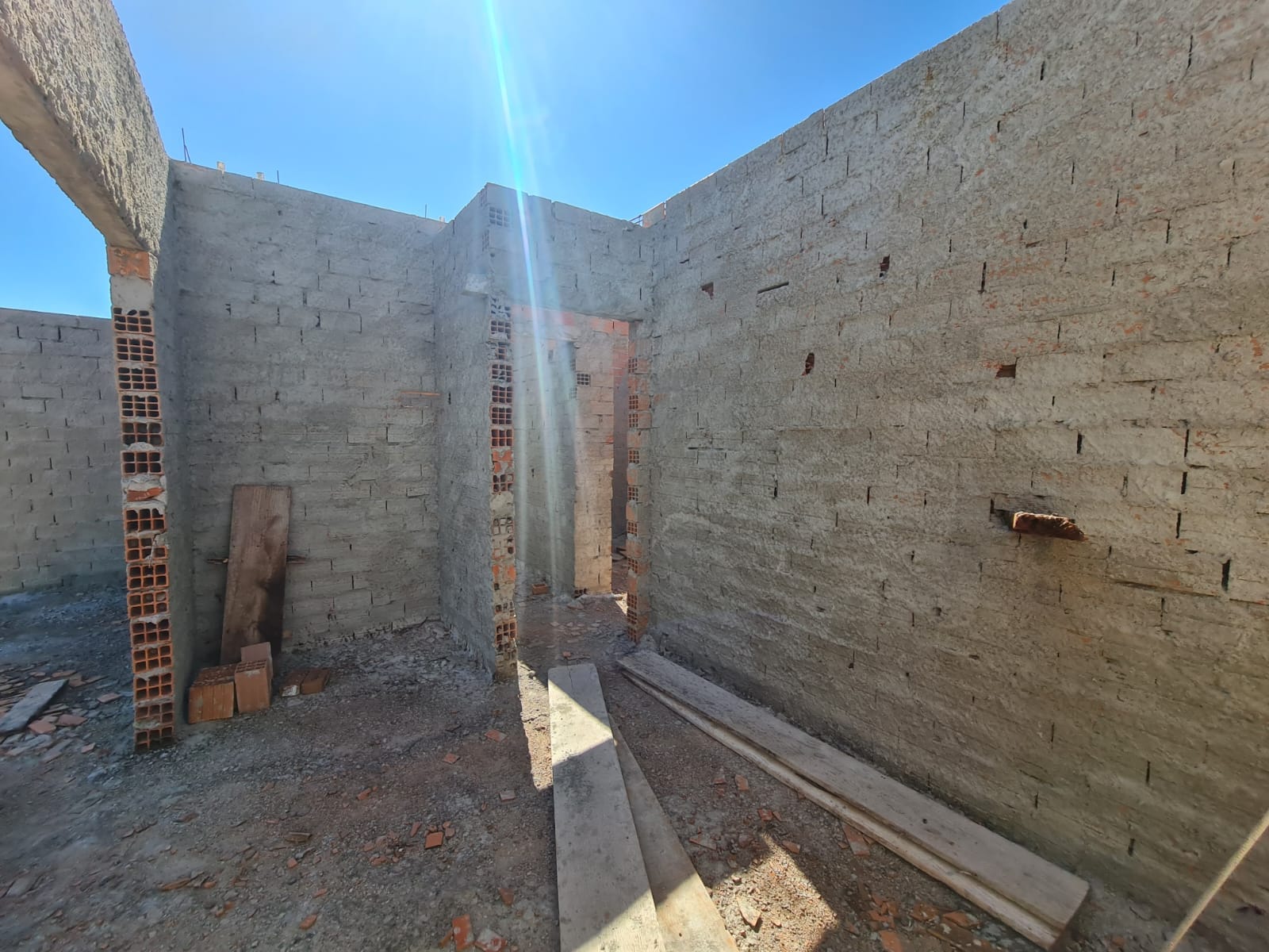 SOBRADO em Construção, na Rua Rio De Janeiro, n 105- Parque Varotti