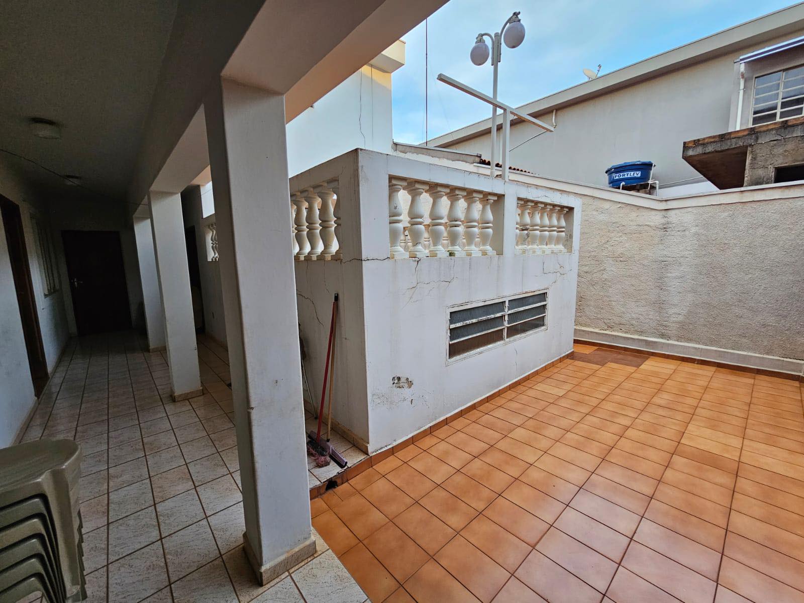 PRÉDIO COMERCIAL/RESIDENCIAL EXCELENTE LOCALIZAÇÃO Rua Treze de Maio, n574- Centro