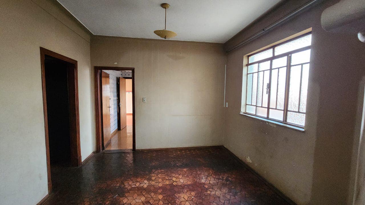 IMÓVEL COMERCIAL E RESIDENCIAL NO CENTRO / ÓTIMA LOCALIZAÇÃO Rua Prudente de Moraes, n527