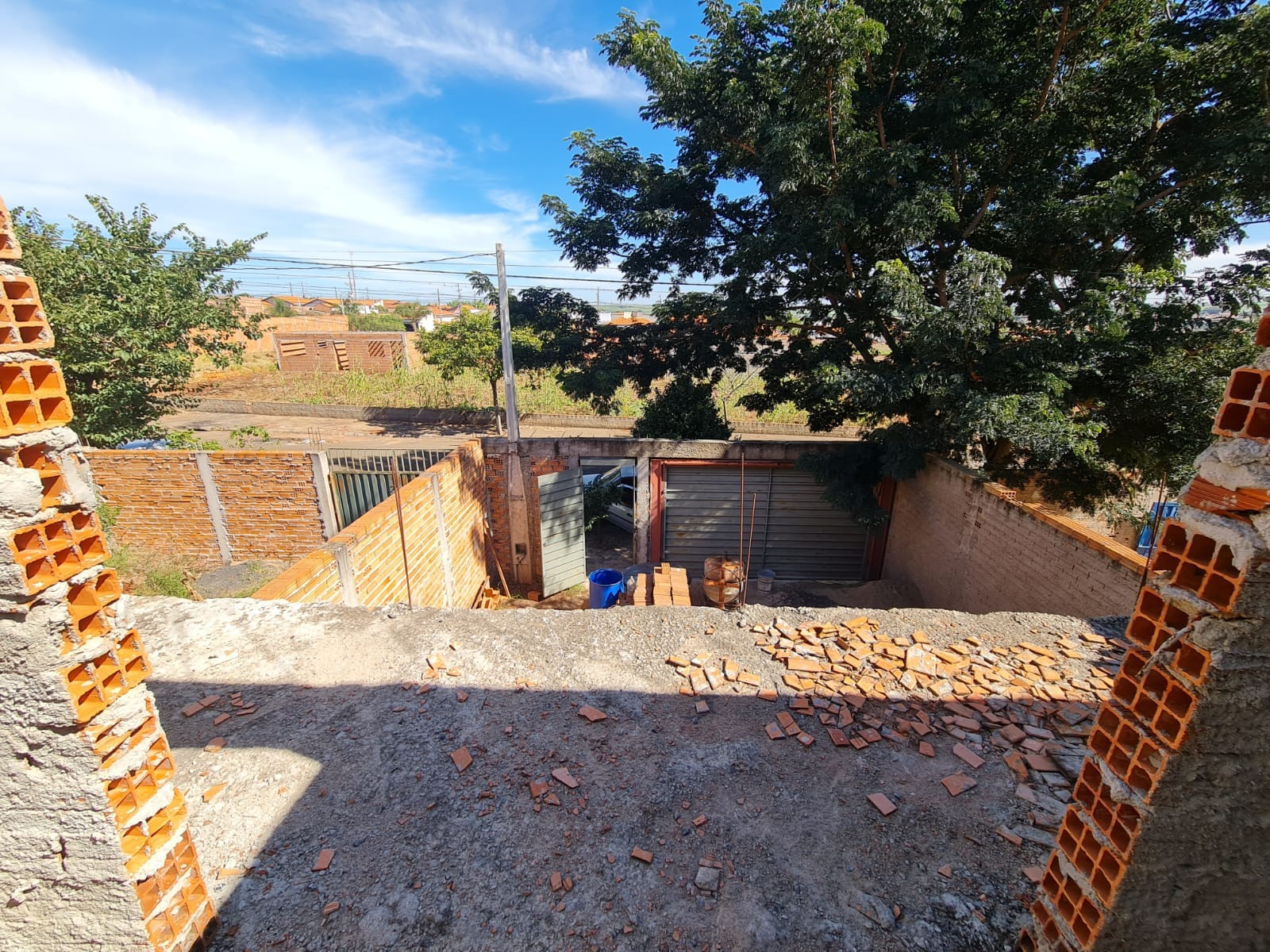 SOBRADO em Construção, na Rua Rio De Janeiro, n 105- Parque Varotti