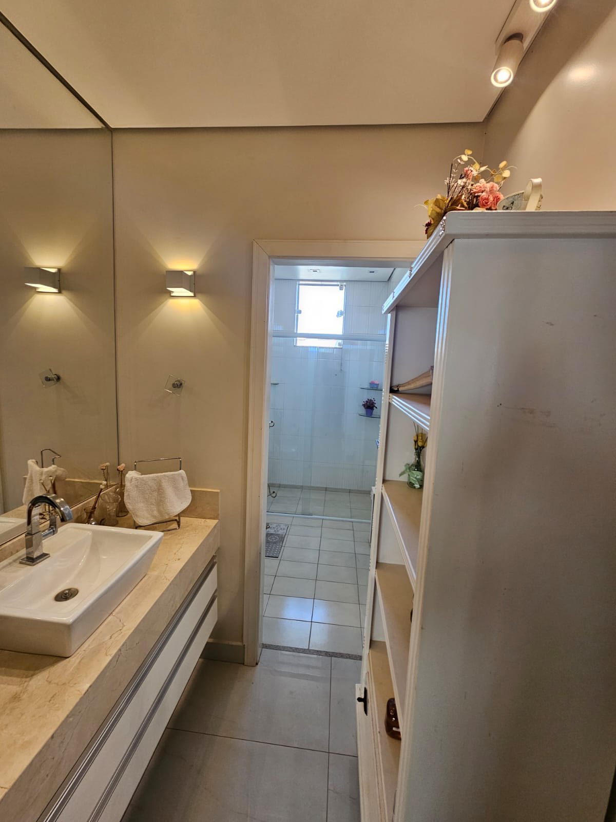 EXCELENTE CASA RESIDENCIAL COM COMÉRCIO - ÓTIMA LOCALIZAÇÃO - CENTRO