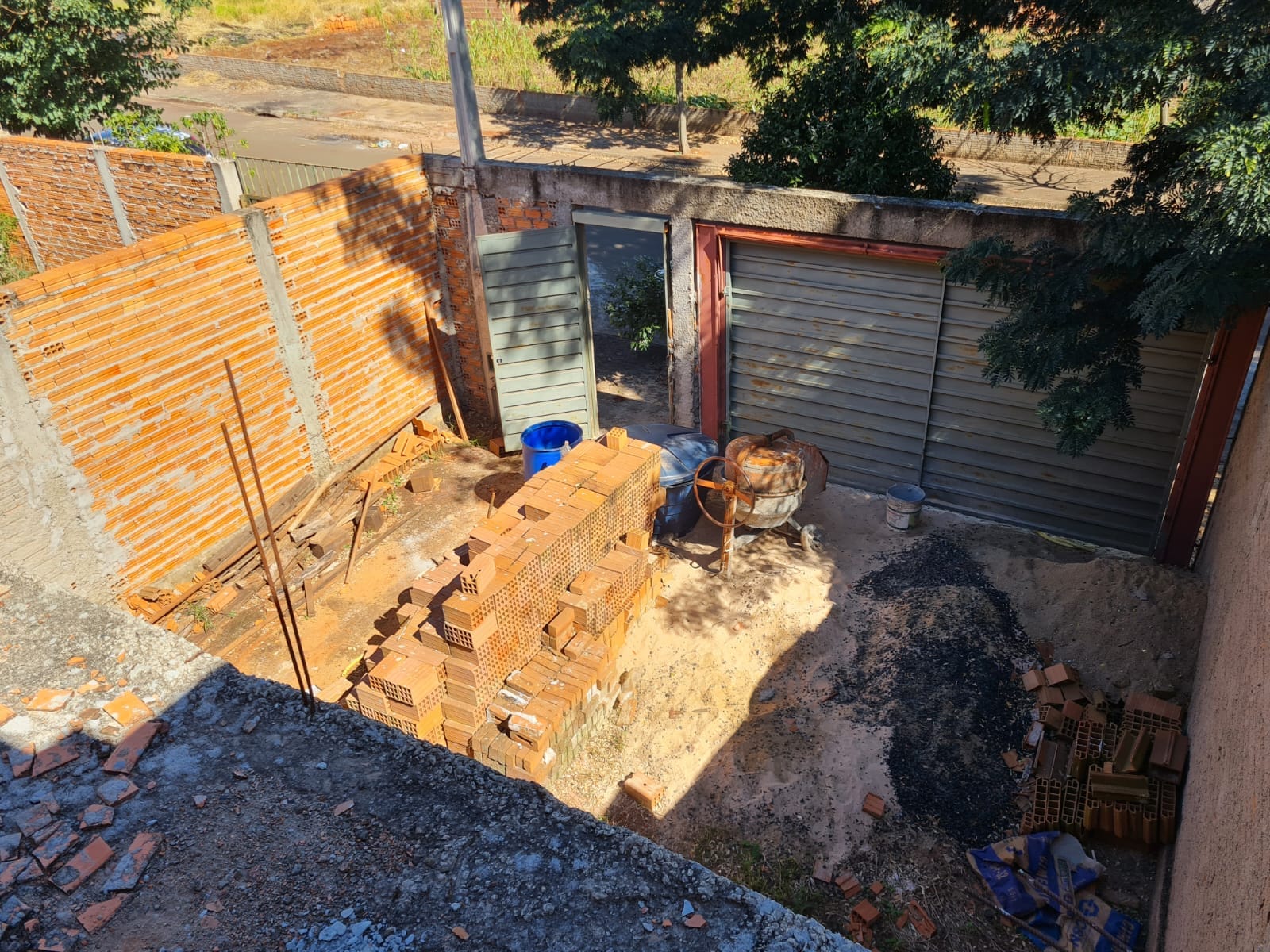 SOBRADO em Construção, na Rua Rio De Janeiro, n 105- Parque Varotti