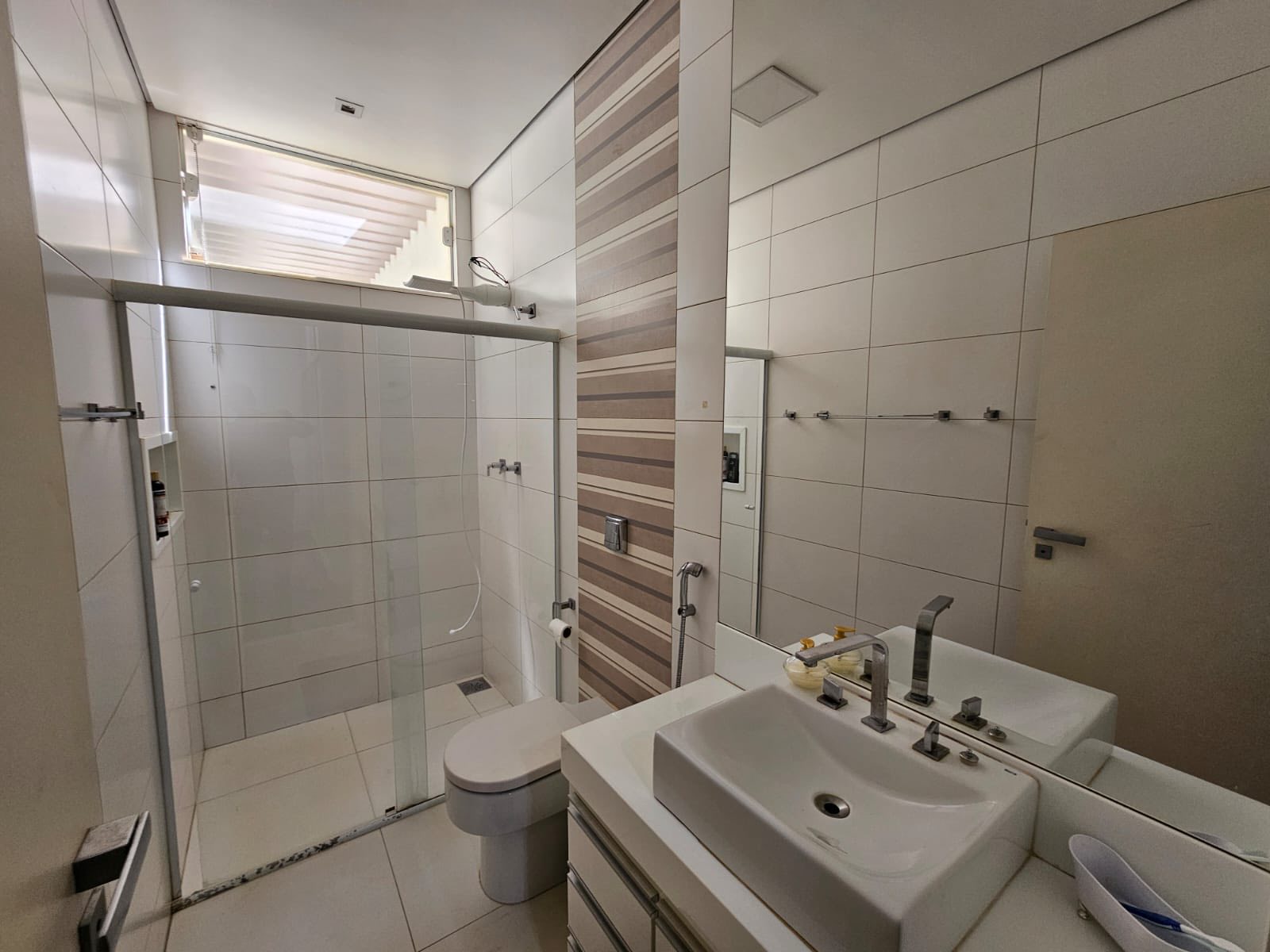 EXCELENTE CASA RESIDENCIAL COM COMÉRCIO - ÓTIMA LOCALIZAÇÃO - CENTRO