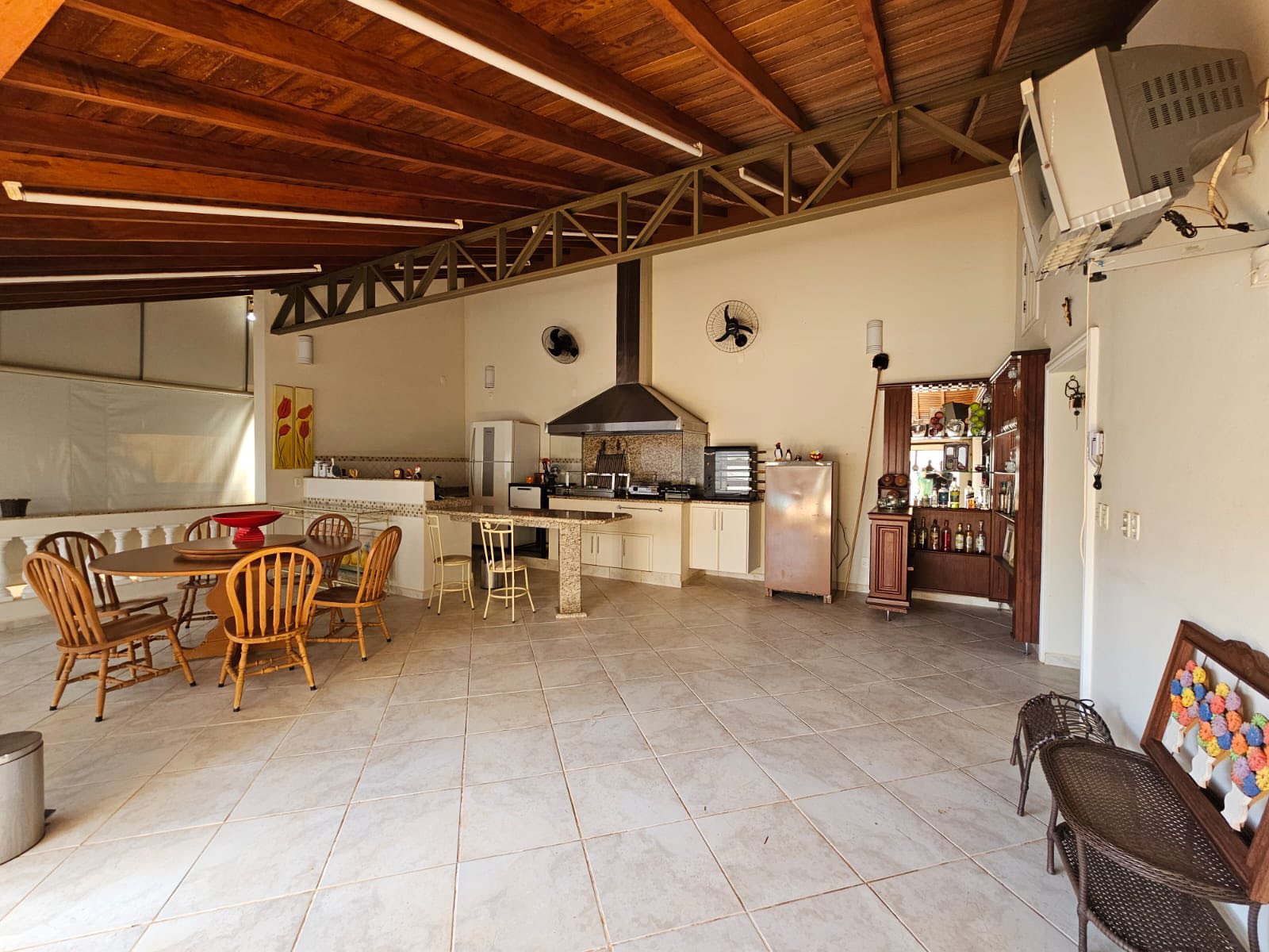 EXCELENTE CASA RESIDENCIAL COM COMÉRCIO - ÓTIMA LOCALIZAÇÃO - CENTRO