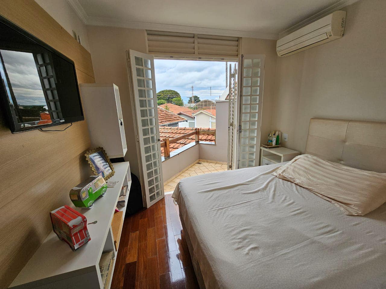 SOBRADO RESIDENCIAL DE ALTO PADRÃO ,Rua Ferrucio de Fiori, n370 ( com saída para rua Claudia ) - Jardim São Carlos