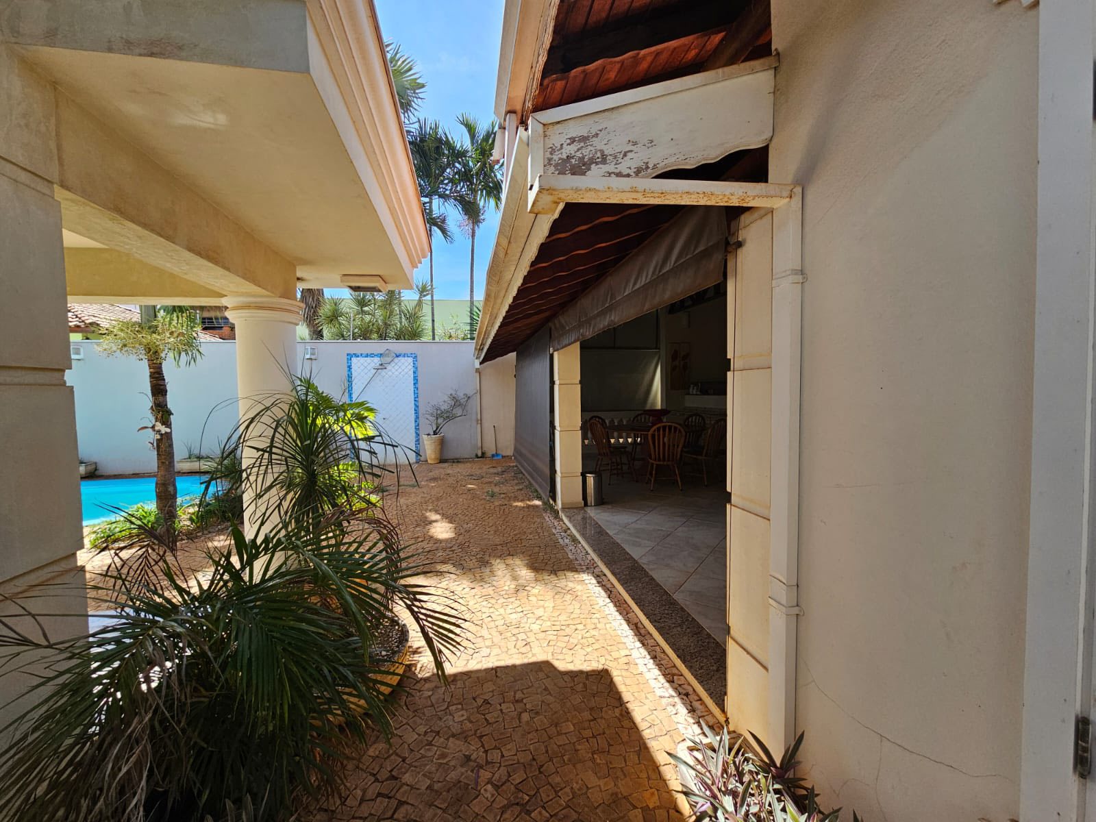 EXCELENTE CASA RESIDENCIAL COM COMÉRCIO - ÓTIMA LOCALIZAÇÃO - CENTRO