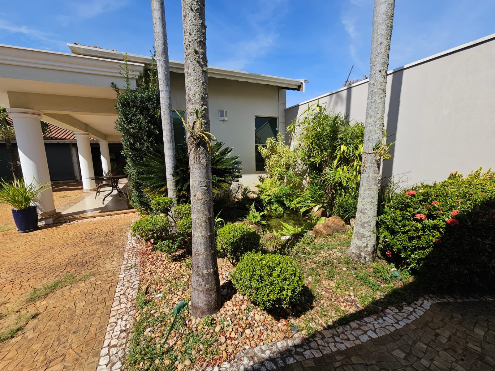 EXCELENTE CASA RESIDENCIAL COM COMÉRCIO - ÓTIMA LOCALIZAÇÃO - CENTRO