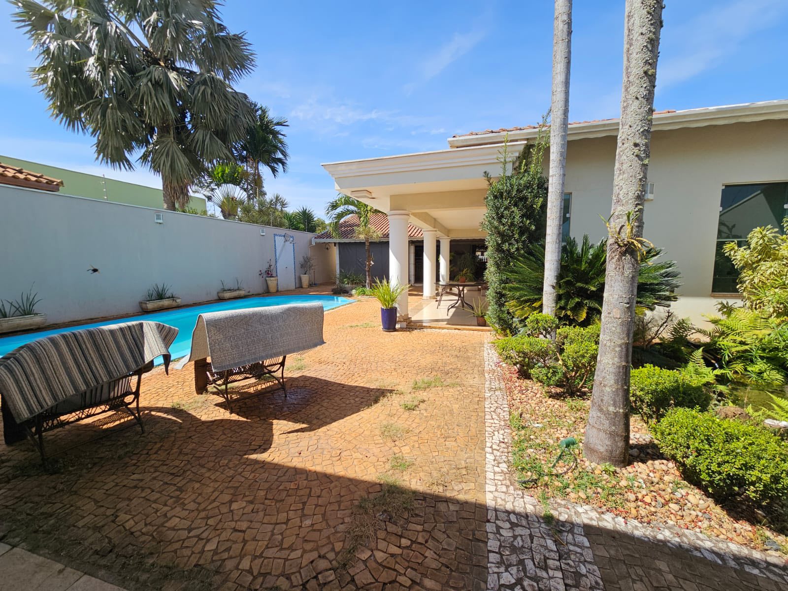 EXCELENTE CASA RESIDENCIAL COM COMÉRCIO - ÓTIMA LOCALIZAÇÃO - CENTRO