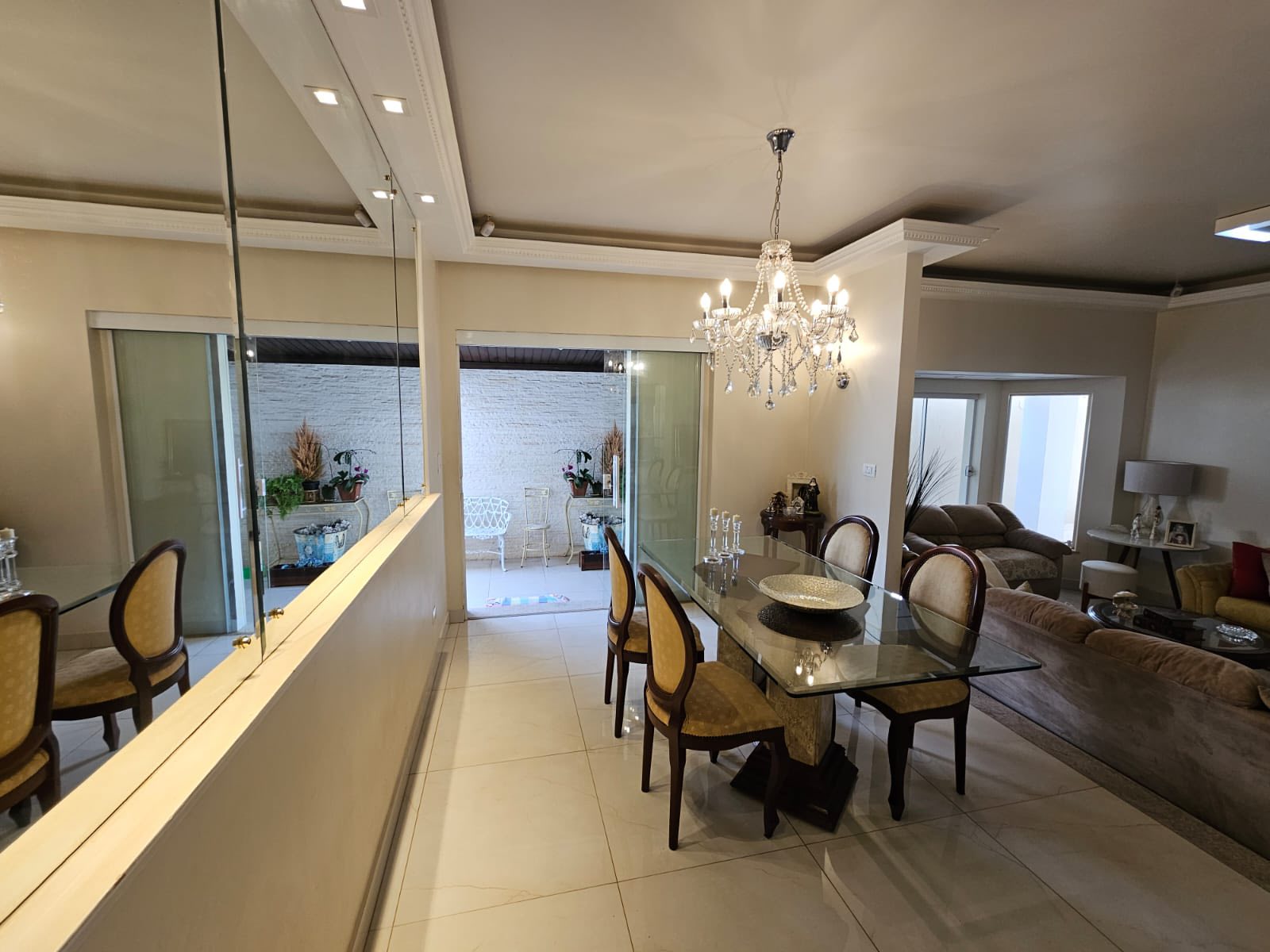 EXCELENTE CASA RESIDENCIAL COM COMÉRCIO - ÓTIMA LOCALIZAÇÃO - CENTRO